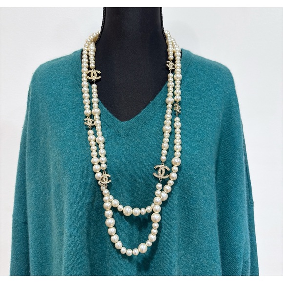 Chanel Faux Pearl & Strass CC Double Strand Rhinestone Logo Long Necklace - Picture 10 of 11